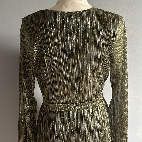 Simply Vera Vera Wang Knot Waist Metallic Dress! - Picture 7 of 14